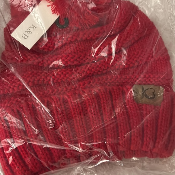 Chunk Pom Pom Cable Knit Ribbed Beanie - Picture 10 of 11